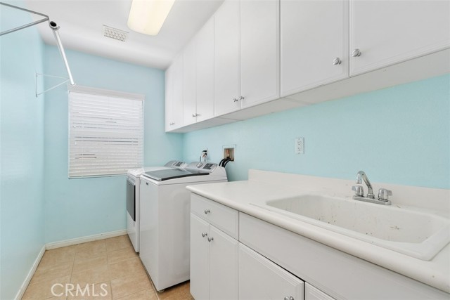 35183 Flamingo Way, Winchester CA: https://media.crmls.org/medias/ba568484-bb54-4672-abed-7d1c57f3d525.jpg