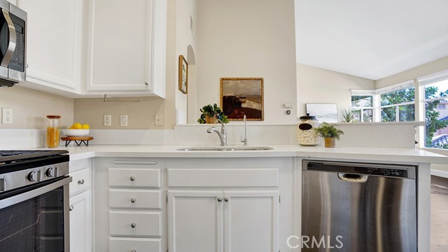 Detail Gallery Image 10 of 31 For 19431 57d Rue De Valore, Lake Forest,  CA 92610 - 2 Beds | 2 Baths