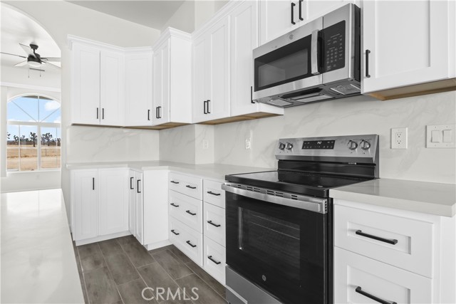 6374 Cayucos Drive, Phelan CA: https://media.crmls.org/medias/ba57c4b5-2742-44bf-a730-2ab9d4f22811.jpg