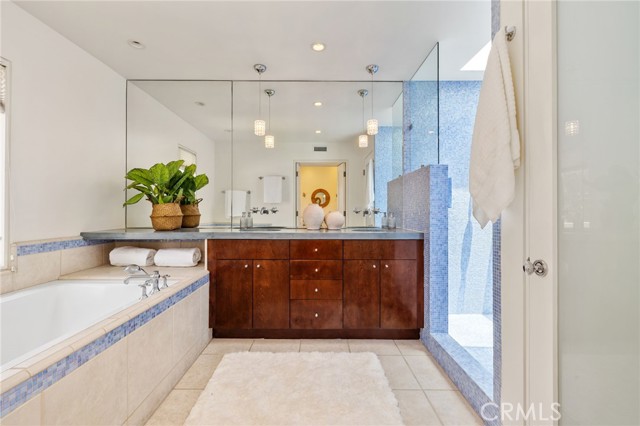 Image 15 of 25 For 2710 Pine Ave.