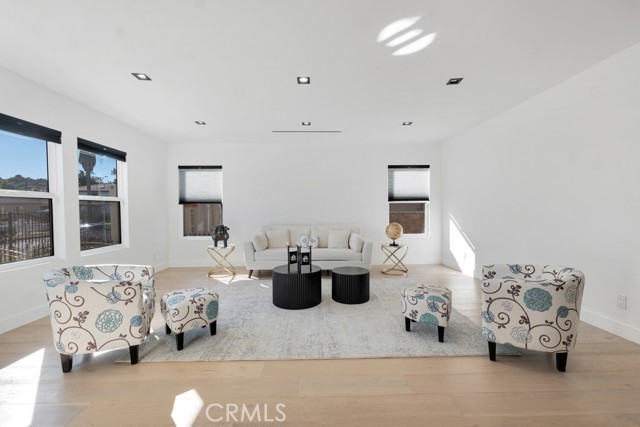 Detail Gallery Image 9 of 54 For 4941 Hesperia Ave, Encino,  CA 91316 - 5 Beds | 4 Baths