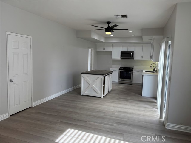 Detail Gallery Image 6 of 37 For 1888 Plaza Del Amo, Torrance,  CA 90501 - 4 Beds | 2/1 Baths