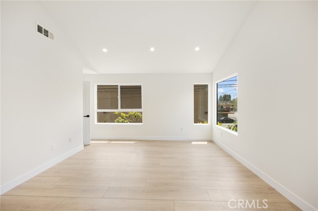914 N Catalina Street, Burbank CA: https://media.crmls.org/medias/ba5a053b-3eaf-4a67-ac6b-6967bdee780f.jpg