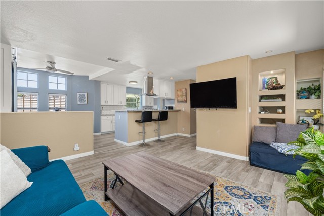 383 Park Avenue, Long Beach CA: https://media.crmls.org/medias/ba5a1e21-c0f4-4671-982b-1c6d0c31f911.jpg