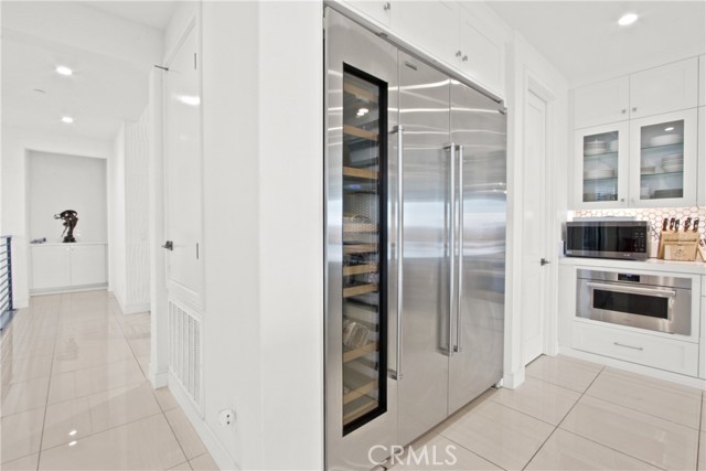 208 Ocean Place, Seal Beach CA: https://media.crmls.org/medias/ba5a9a4b-a064-449b-b5d3-605cb5ee3d69.jpg