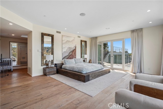 Detail Gallery Image 21 of 46 For 9716 Oak Pass Rd, Beverly Hills,  CA 90210 - 6 Beds | 3/2 Baths