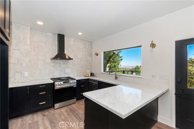1227 Klondike Drive, Lake Arrowhead CA: https://media.crmls.org/medias/ba5aeafb-6de9-485f-afc3-380d9395c615.jpg