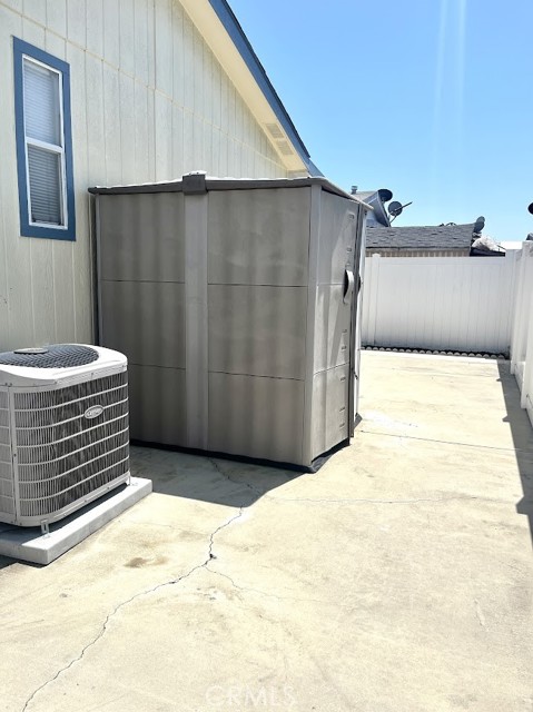 9080 Bloomfield Avenue, Cypress CA: https://media.crmls.org/medias/ba5c7622-e499-4fb8-822f-7730c224919a.jpg