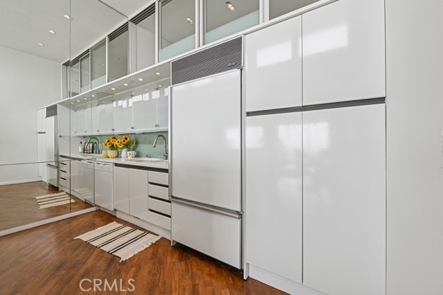 Detail Gallery Image 2 of 20 For 6 Voyage St #204,  Marina Del Rey,  CA 90292 - 2 Beds | 2 Baths