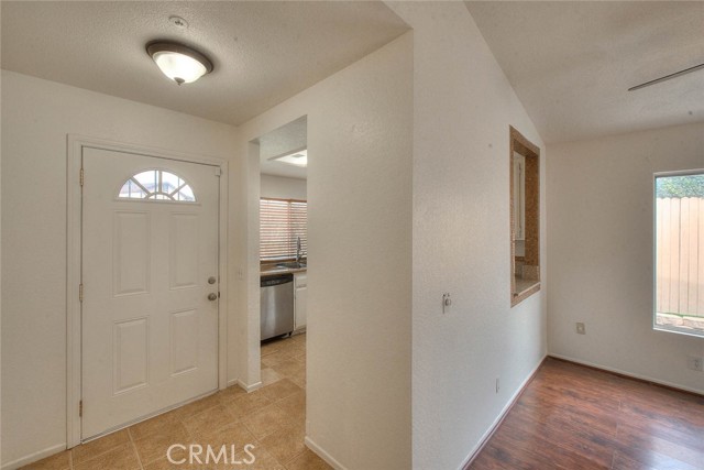 14319 Weeping Willow Lane, Fontana CA: https://media.crmls.org/medias/ba5dc821-00ae-4e53-ae00-0978fc21f308.jpg