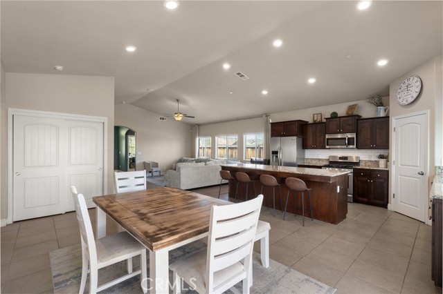 Detail Gallery Image 12 of 44 For 9500 Laurelwood Ct, Shafter,  CA 93263 - 4 Beds | 2 Baths