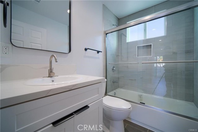 Detail Gallery Image 6 of 17 For 630 1/2 E Adams Bld, Los Angeles,  CA 90011 - 4 Beds | 2/1 Baths