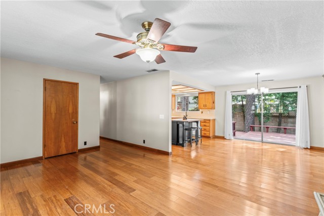 1381 Blackfoot W Trail, Lake Arrowhead CA: https://media.crmls.org/medias/ba5f21a2-d593-4729-b2cf-3ca7c45024fc.jpg