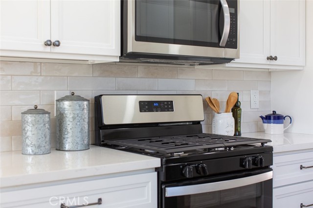 417 W Leeside, Glendora CA: https://media.crmls.org/medias/ba5f2afd-6208-489d-80de-6b539836d467.jpg