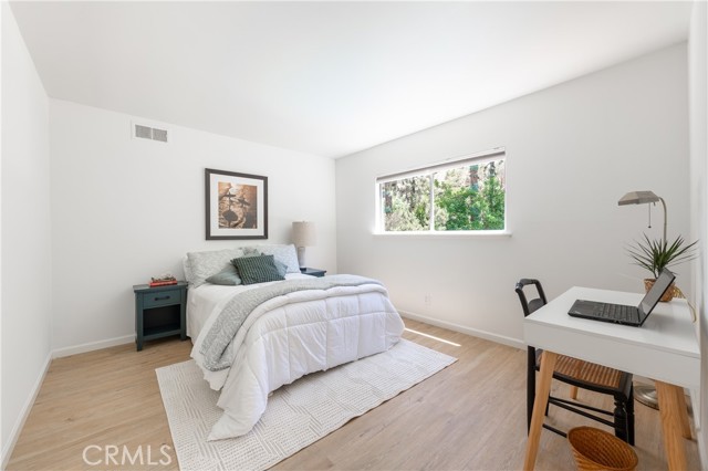 Detail Gallery Image 22 of 28 For 16990 Escalon Dr, Encino,  CA 91436 - 3 Beds | 2/1 Baths