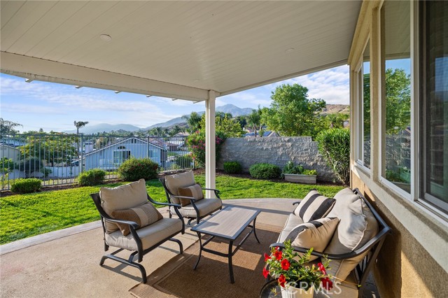 7476 Sequoia Lane, Highland CA: https://media.crmls.org/medias/ba603ed6-e0a7-4594-b945-4c402764a731.jpg