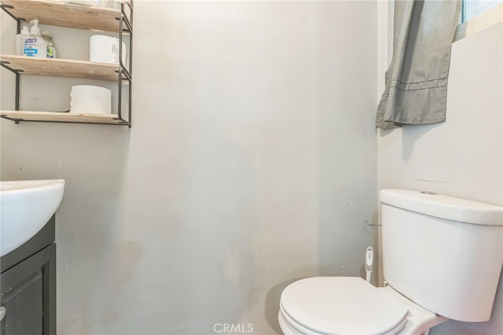 https://media.crmls.org/medias/ba6193f2-2426-422a-846c-820a5d063cce.jpg?preset=X-Large