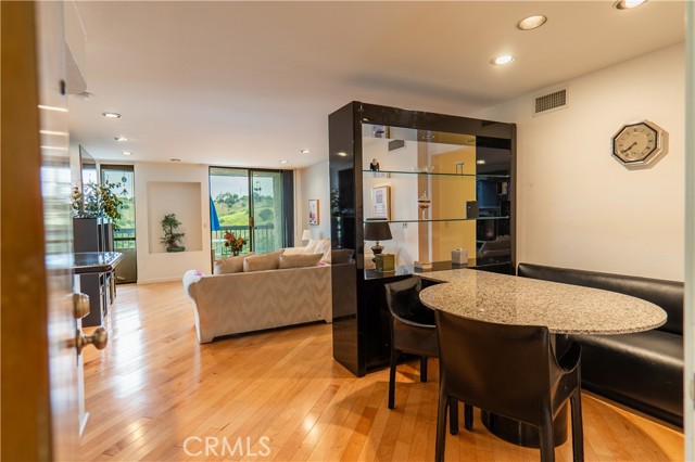 4239 Via Arbolada, Los Angeles CA: https://media.crmls.org/medias/ba61a6b9-b267-400c-badb-e0ee3c368e3d.jpg