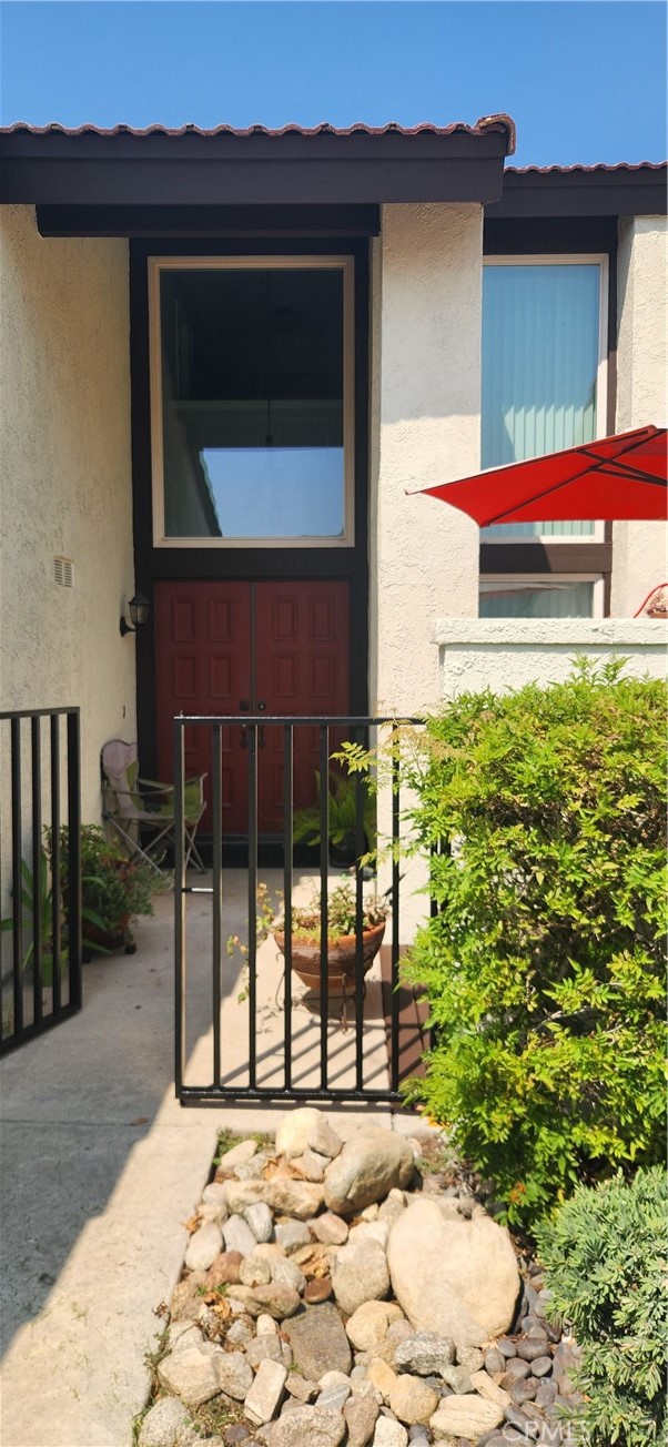 Detail Gallery Image 1 of 13 For 401 Corte Rojo, Upland,  CA 91786 - 2 Beds | 2/1 Baths