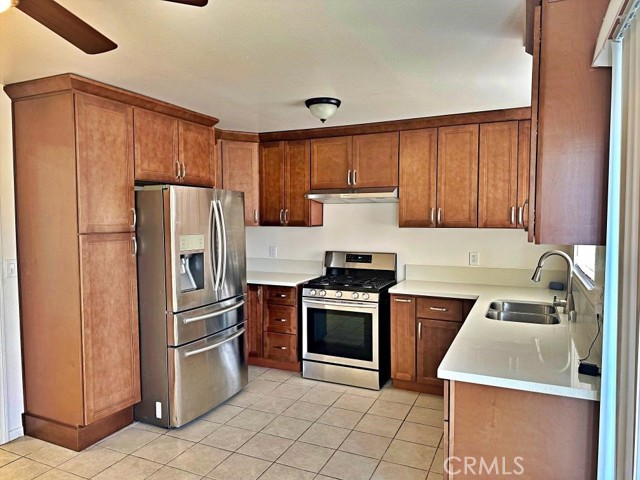 Detail Gallery Image 4 of 13 For 305 Higgins, Barstow,  CA 92311 - 4 Beds | 2 Baths