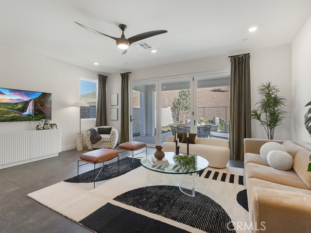 Detail Gallery Image 11 of 37 For 28904 Saddle Cir, Castaic,  CA 91384 - 3 Beds | 3 Baths