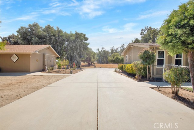 Detail Gallery Image 9 of 53 For 39805 Newport Rd, Hemet,  CA 92543 - 5 Beds | 3 Baths