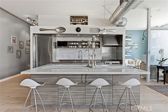 Detail Gallery Image 3 of 42 For 4080 Glencoe Ave #222,  Marina Del Rey,  CA 90292 - 2 Beds | 2 Baths