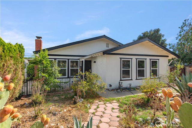 Detail Gallery Image 3 of 26 For 636 Highland Ct, Upland,  CA 91786 - 3 Beds | 2 Baths