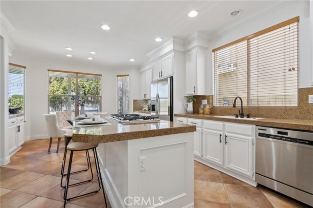 Detail Gallery Image 21 of 75 For 1041 Stanislaus Dr., Corona,  CA 92881 - 7 Beds | 4 Baths