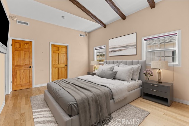 Detail Gallery Image 10 of 22 For 11333 Montana Ave, Los Angeles,  CA 90049 - 4 Beds | 2/1 Baths