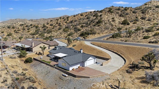 55578 Free Gold Drive, Yucca Valley CA: https://media.crmls.org/medias/ba668b07-7d5e-4985-9d14-08872a74f7df.jpg