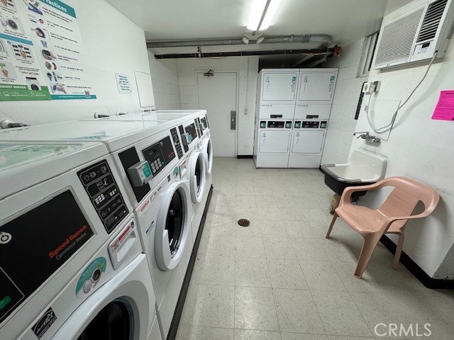 4 washers/dryers 4 washers/dryers