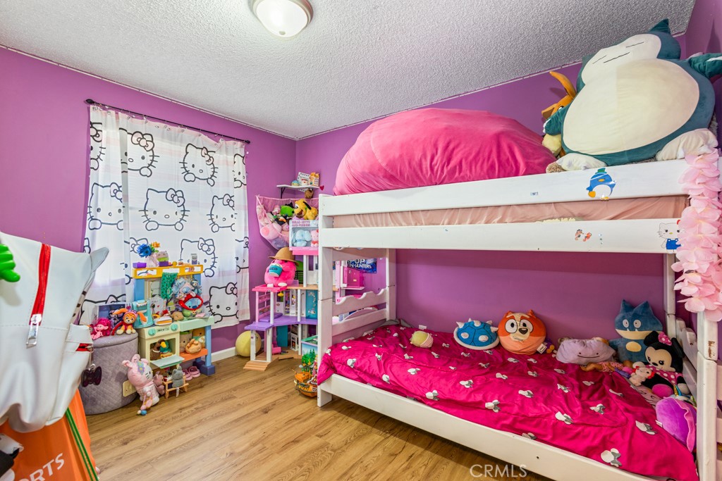 https://media.crmls.org/medias/ba69b325-fa3f-46bc-94cb-9fd367efe161.jpg?preset=X-Large