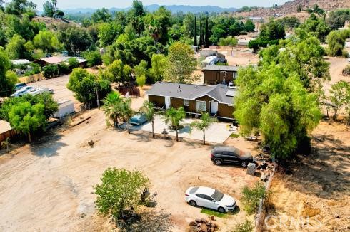 20221 Telford Avenue, Perris CA: https://media.crmls.org/medias/ba6bcf09-10b0-490f-8bc4-39f80a7b8cae.jpg