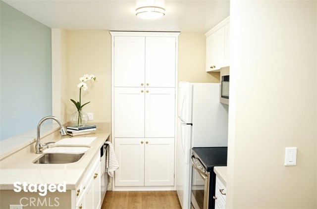 Detail Gallery Image 2 of 13 For 832 Coriander Dr #B,  Torrance,  CA 90502 - 1 Beds | 1 Baths