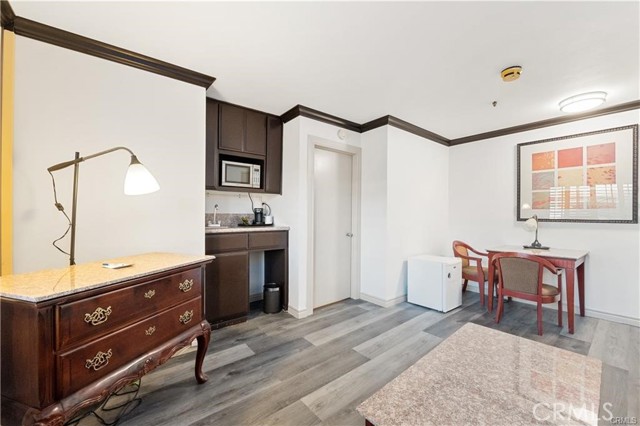 Image 20 of 43 For 2156 Colorado Boulevard