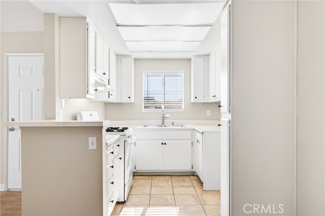 Detail Gallery Image 13 of 29 For 16377 Lakeshore, Lake Elsinore,  CA 92530 - 2 Beds | 2/1 Baths