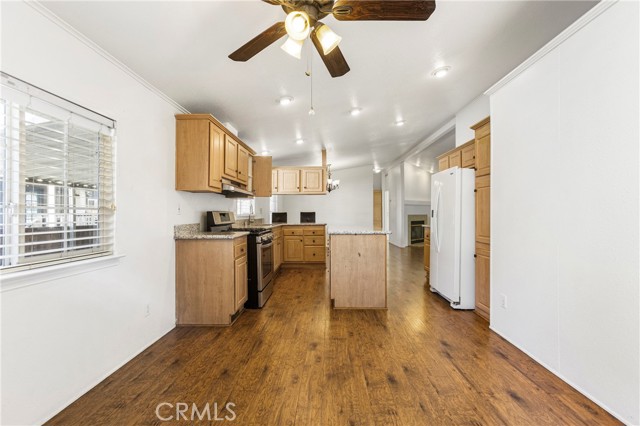 Detail Gallery Image 9 of 33 For 4901 Green River Rd #228,  Corona,  CA 92878 - 3 Beds | 2 Baths