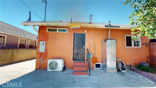 5854 Woodlawn Avenue, Los Angeles CA: https://media.crmls.org/medias/ba70e23c-a082-4348-8697-ff93ae66bfb2.jpg