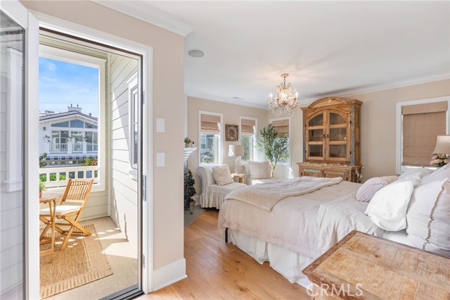 Detail Gallery Image 17 of 37 For 220 Coral, Newport Beach,  CA 92662 - 3 Beds | 3/1 Baths