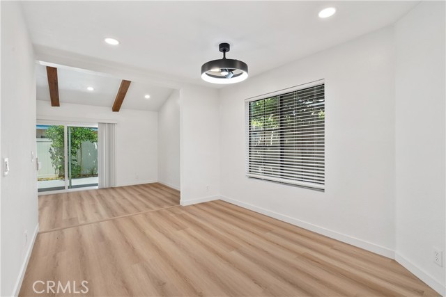 Detail Gallery Image 7 of 34 For 18435 Keswick #10,  Reseda,  CA 91335 - 2 Beds | 2/1 Baths