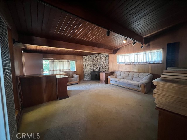 8165 Mammoth Avenue, Panorama City CA: https://media.crmls.org/medias/ba72098a-e94d-4d24-85ce-9c617b14b86a.jpg