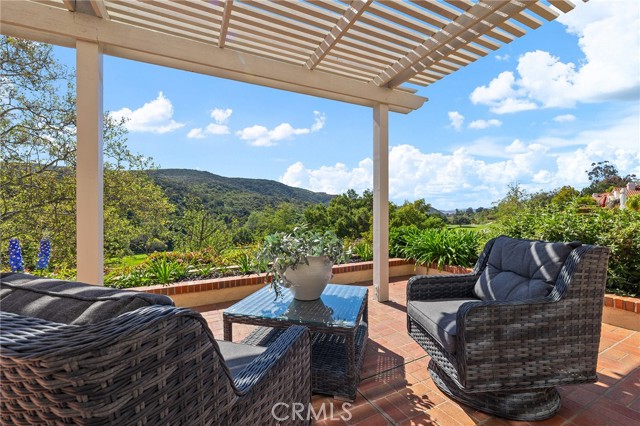 29122 Laurel Valley Drive, Vista CA: https://media.crmls.org/medias/ba721370-0c0e-4a90-ac4b-a79c5e001211.jpg