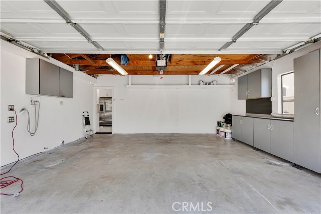 221 Acacia Lane, Newbury Park CA: https://media.crmls.org/medias/ba72893f-ee44-4c14-b3a7-8e59247d2141.jpg
