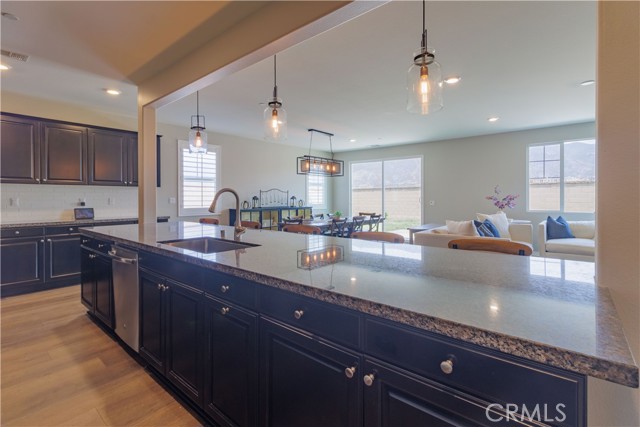 Detail Gallery Image 10 of 52 For 16034 Ulysses Ln, Fontana,  CA 92336 - 6 Beds | 4/1 Baths