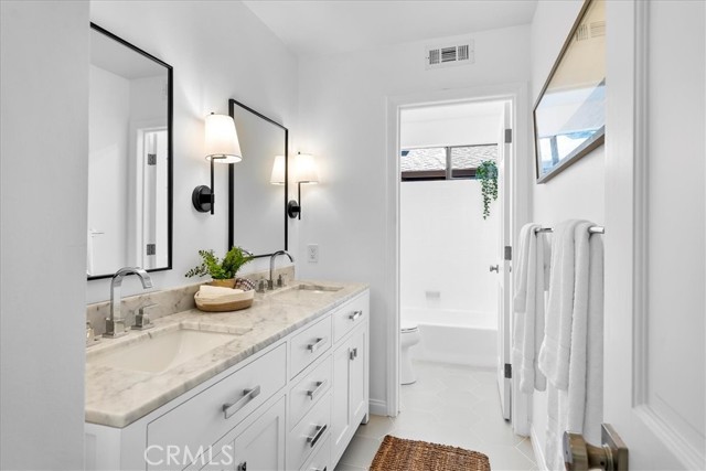 2209 Valley Drive, Manhattan Beach, California 90266, 4 Bedrooms Bedrooms, ,2 BathroomsBathrooms,Residential,Sold,Valley,SB22159548