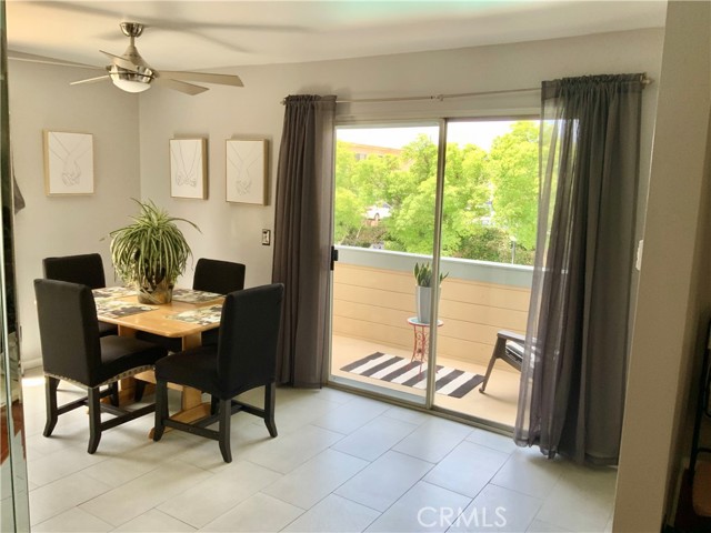 Detail Gallery Image 13 of 45 For 9917 Independence Ave #C,  Chatsworth,  CA 91311 - 2 Beds | 2 Baths