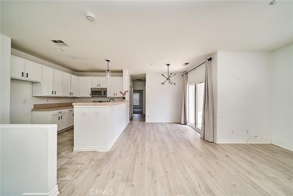 7353 Ellena W#103