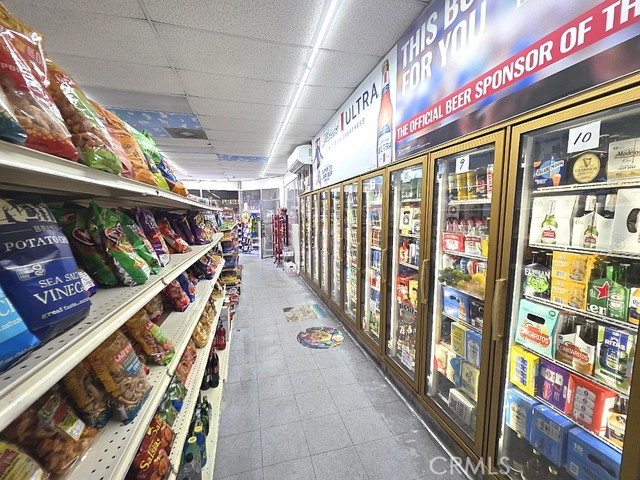 16502 S Main Street, Gardena CA: https://media.crmls.org/medias/ba7556b7-6d9b-4f38-9d0b-a3609a98e674.jpg