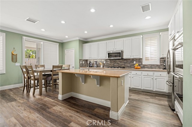 Detail Gallery Image 10 of 57 For 35319 Trailside Dr, Lake Elsinore,  CA 92532 - 4 Beds | 3 Baths